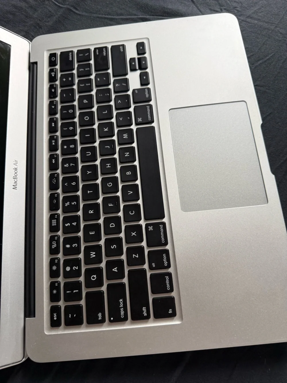 Apple MacBook Air 13’Aluminum Silver Top-View